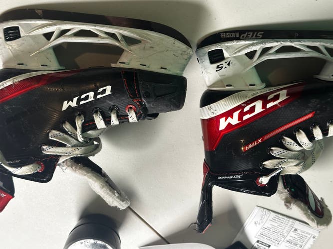 CCM JetSpeed XTra Hockey Skates Regular Width Size 2 (Used)