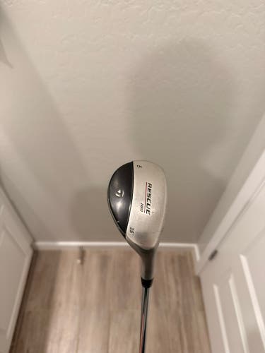 Men's TaylorMade Rescue Mid Right Handed Hybrid Stiff Flex 5H (Used)