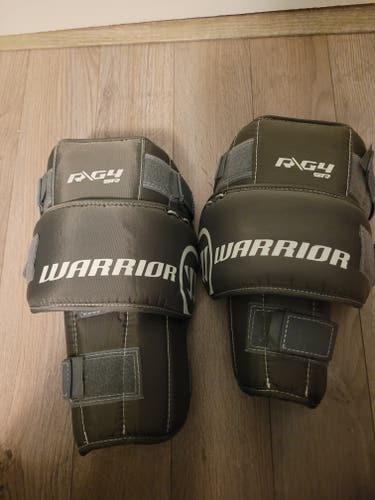 Warrior R/G4 Sr goalie Knee pad (Used)