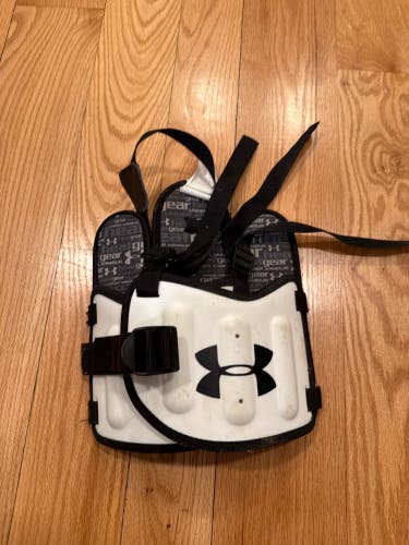 Youth Youth Medium Under Armour Rib Pad (Used)