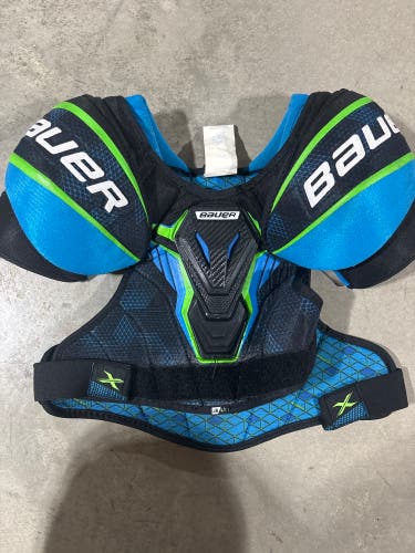 Small Junior Bauer X Shoulder Pads (Used)