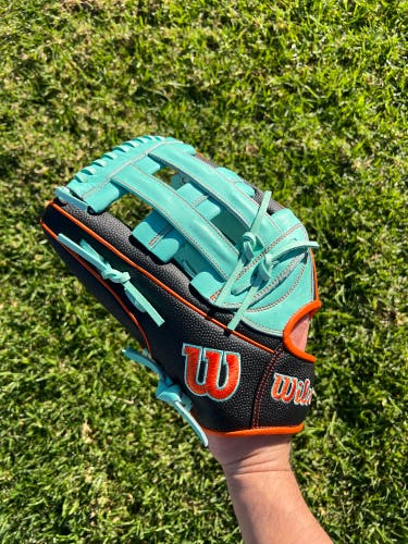 Wilson A2000 LH Outfield Baseball Glove 12.75" (New)