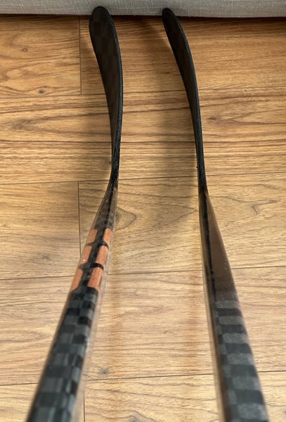 [2-Pack] Senior Used 77 Flex RH PRO Hockey Sticks - Red Line (PRO29), Dan's Build (PRO34)