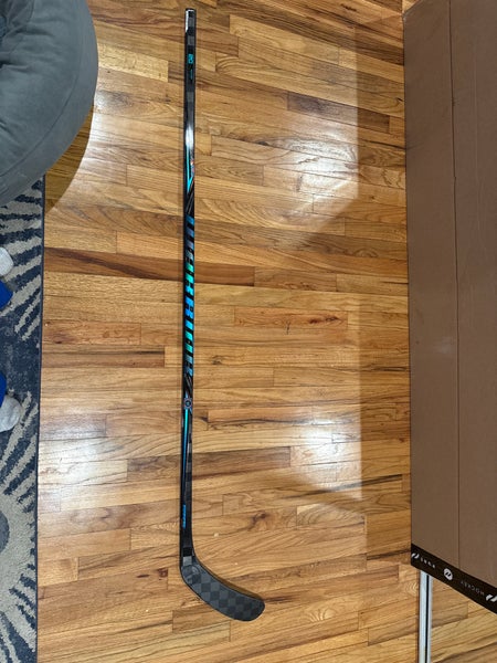 Intermediate Warrior Covert Deluxe Right Handed Hockey Stick W03 65 Flex (New)