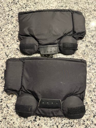 (Used)Laced in goalie knee pads