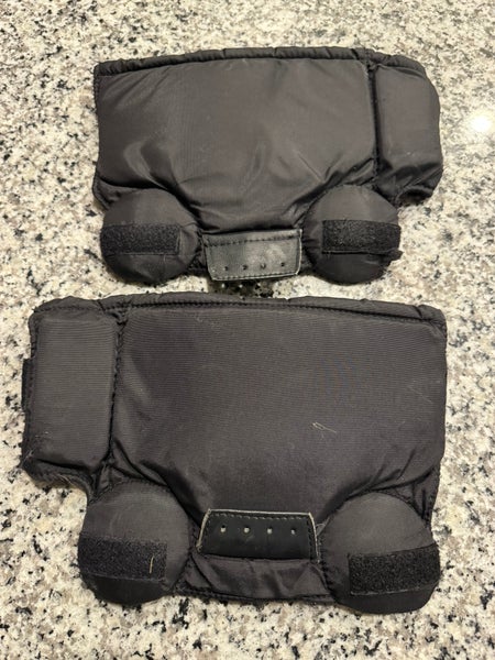 (Used)Laced in goalie knee pads