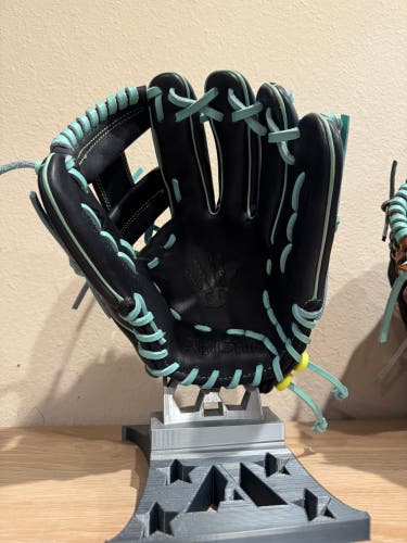 Marucci Night shift RH Infield Baseball Glove 11.5" (New)