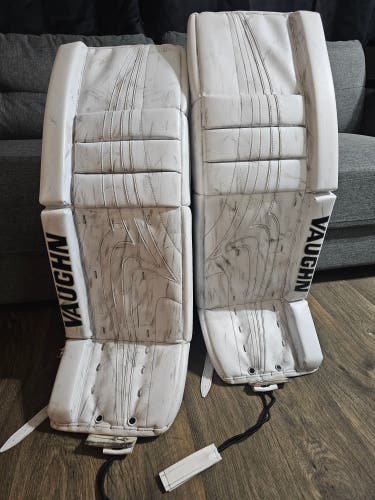 34" Vaughn Pro V Elite Goalie Leg Pads Pro Stock (Used)