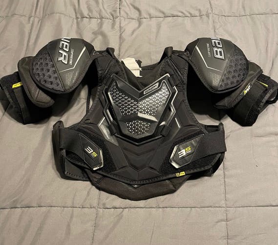 Men's Medium S5061915653919479464enior Bauer Supreme 3S Pro Shoulder Pads (Used)