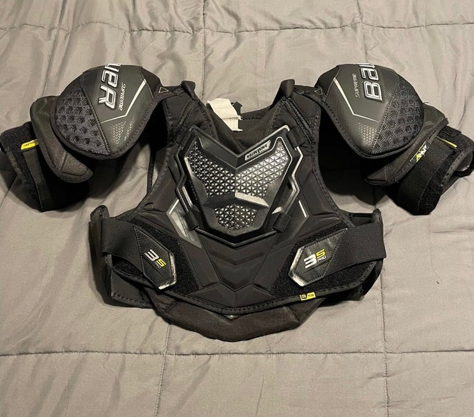 Men's Medium S5061915653919479464enior Bauer Supreme 3S Pro Shoulder Pads (Used)