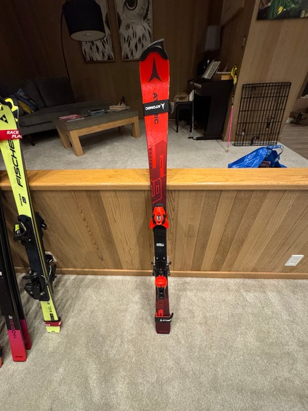 2025 Atomic Redster S9 Slalom Skis 145cm w/ Colt 10 Bindings - Like New