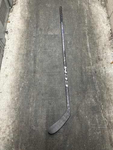 Broken Senior CCM Ribcor Trigger 8 Right Handed Hockey Stick P28 70 Flex (Used)