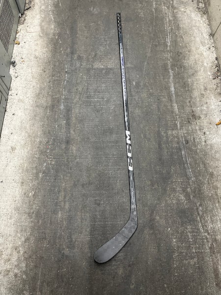 Broken Senior CCM Ribcor Trigger 8 Right Handed Hockey Stick P28 70 Flex (Used)