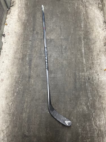 Broken Senior Easton Synergy 60 Left Hand Hockey Stick Mid Pattern 75 Flex (Used)