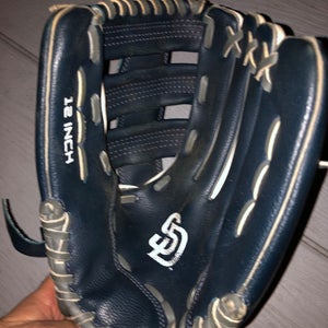 Youth San Diego Padres 12-Inch Outfield Baseball Glove (RH Throw) *USED*
