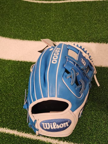 2025 Wilson RH Infield A2000 Baseball Glove 11.5" (New)