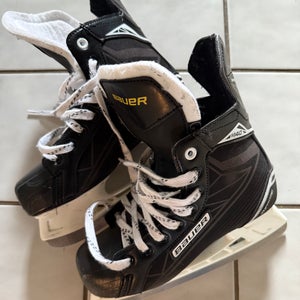 Bauer S140 Hockey Skates Regular Width Size 5 (Used)