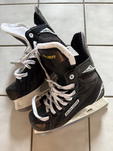 Bauer S140 Hockey Skates Regular Width Size 5 (Used)
