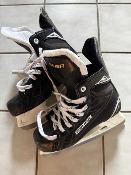 Bauer S140 Hockey Skates Regular Width Size 5 (Used)
