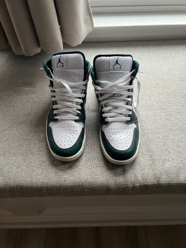 Green Unisex Size M 9.5 (W 10.5) Adult Air Jordan 1 Mid Shoes (Used)