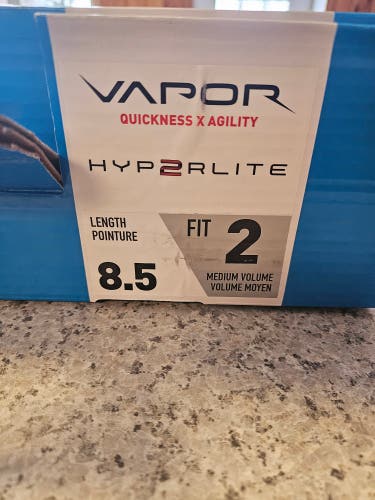 Bauer Vapor Hyperlite 2 Hockey Skates Regular Width 8.5 (New)