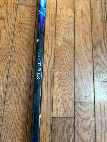 Senior Bauer Vapor FlyLite Right Handed Hockey Stick P28 77 Flex (Used)