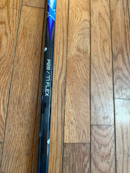 Senior Bauer Vapor FlyLite Right Handed Hockey Stick P28 77 Flex (Used)