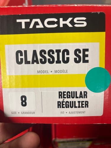 CCM Classic SE Hockey Skates Regular Width 8 (New)