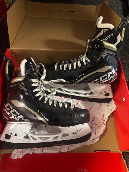 CCM AS-V Hockey Skates Regular Width 9 (New)