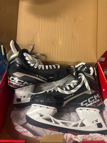 CCM AS-V Hockey Skates Regular Width 9.5 (New)