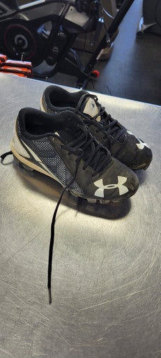Used Under Armour 4.5 BB/SB Cleats Black Junior 04.5 11497-S000154179