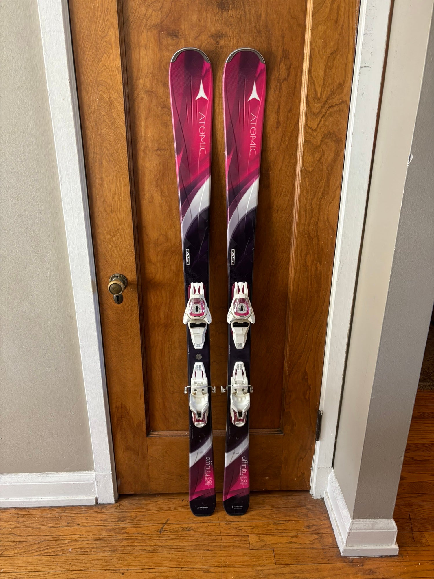 Used Women's 158cm Atomic Air Affinity Series Skis with Bindings