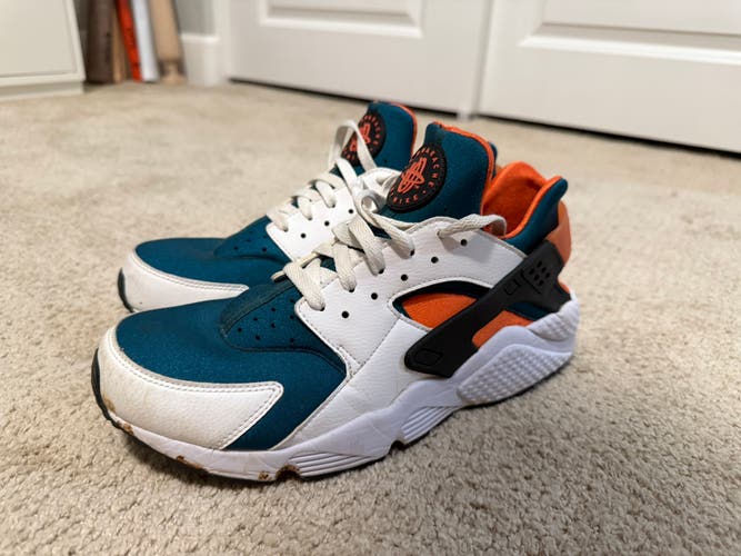 Green Men's Size M 11.0 (W 12.0) Adult Nike Huarache Shoes (Used)