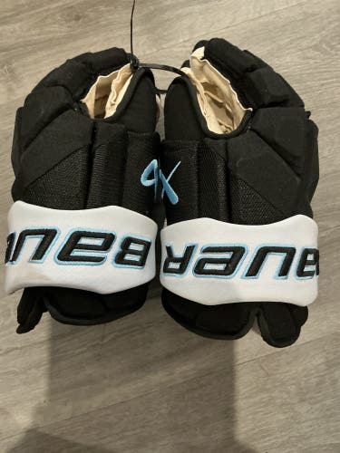Utah hockey club Bortuzzu Bauer Vapor Hyperlite Gloves 15" (Used)