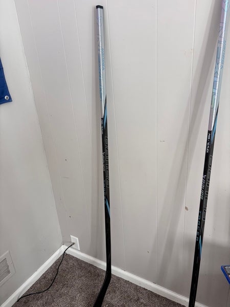 Senior Bauer Nexus Tracer Right Handed Hockey Stick P28 70 Flex (New)