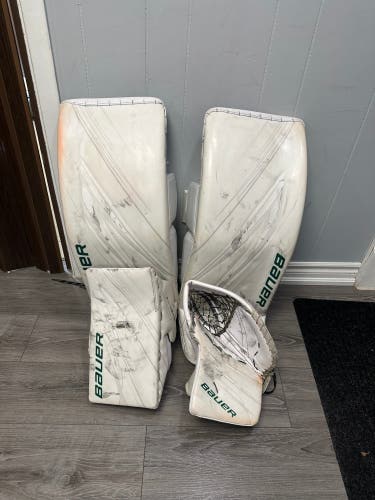 33" 2023 Bauer Hyperlite 2 Regular Goalie Full Set Pro Stock (Used)