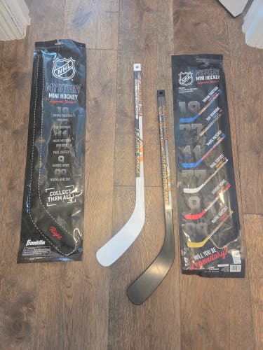 Set of 2 Youth Franklin mystery mini Right Handed Hockeys Stick Less Than 30 Flex