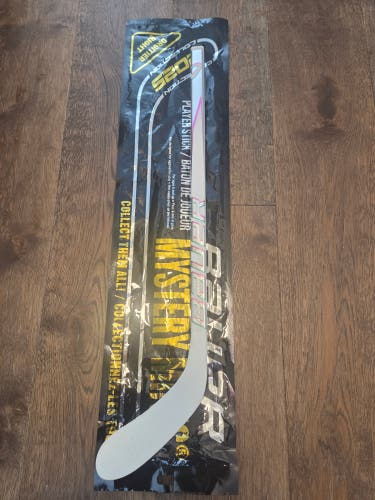 Youth Bauer Whire Proto2 Mystery Mini Right Handed Hockey Stick Less Than 30 Flex (New)