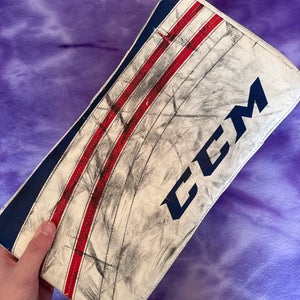 Blue Senior CCM Extreme Flex 400 Goalie Blockers Regular (Used)