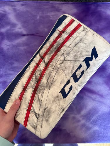 Blue Senior CCM Extreme Flex 400 Goalie Blockers Regular (Used)