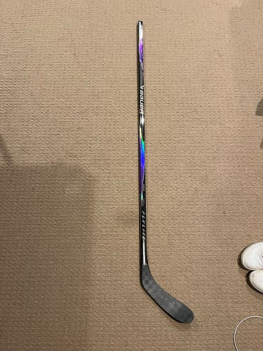 Senior Purple Bauer Vapor FlyLite Left Hand Hockey Stick P28 70 Flex (New)