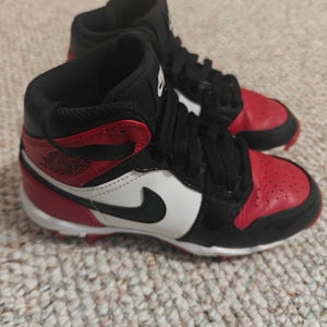 Jordan Mid 1 Multisport Cleat Red