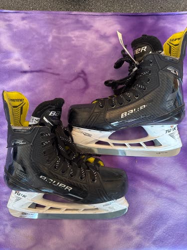 Senior Bauer Ignite Pro+ Hockey Skates 7.5 (Used)
