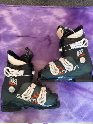 Mondo 22 & 22.5 Kid's Salomon T3 RT All Mountain Ski Boots Soft Flex (Used)