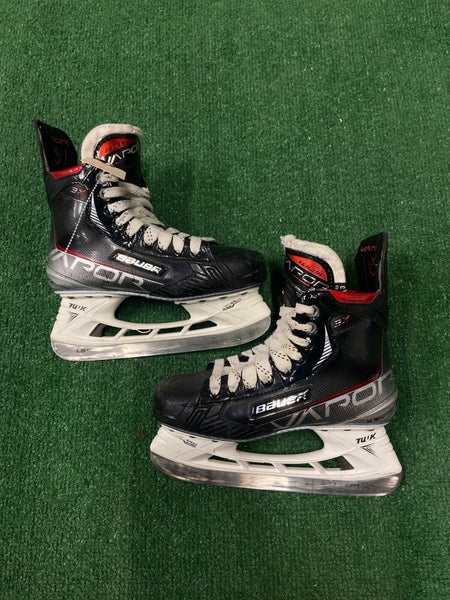 Intermediate Bauer Vapor 3X Hockey Skates Size 5 (Used)
