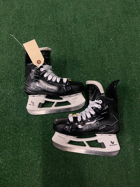 Junior Bauer Supreme M50 Pro Hockey Skates Extra Wide Width Size 1.5 (Used)
