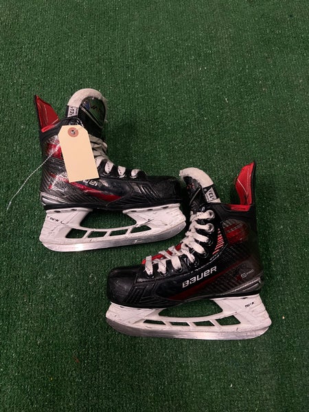 Youth Bauer Vapor X5 Pro Hockey Skates Regular Width 13.5 (Used)