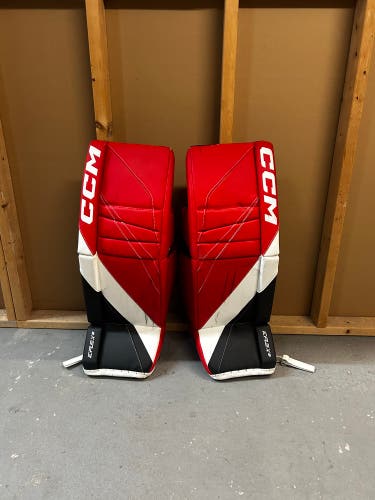 33" CCM EFlex 6 Goalie Leg Pads (Used)