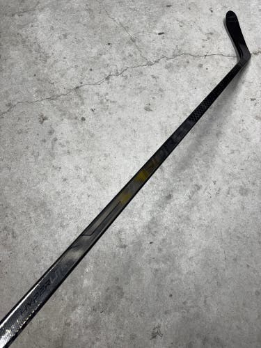 P28 77 Flex Senior Bauer Vapor Hyperlite Left Handed Hockey Stick Pro Stock (Used) KUCHEROV