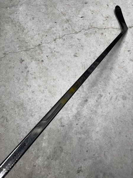 P28 77 Flex Senior Bauer Vapor Hyperlite Left Handed Hockey Stick Pro Stock (Used) KUCHEROV